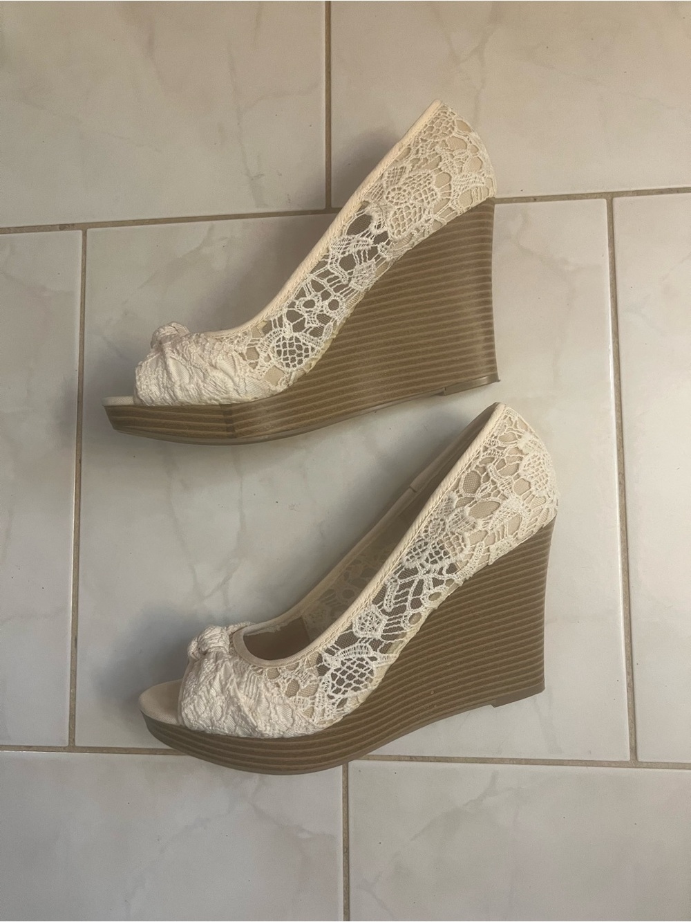 American Eagle Outfitters Women’s Cream Lace Peep-Toe Wedges with Bow Accent - Picture 3 of 13